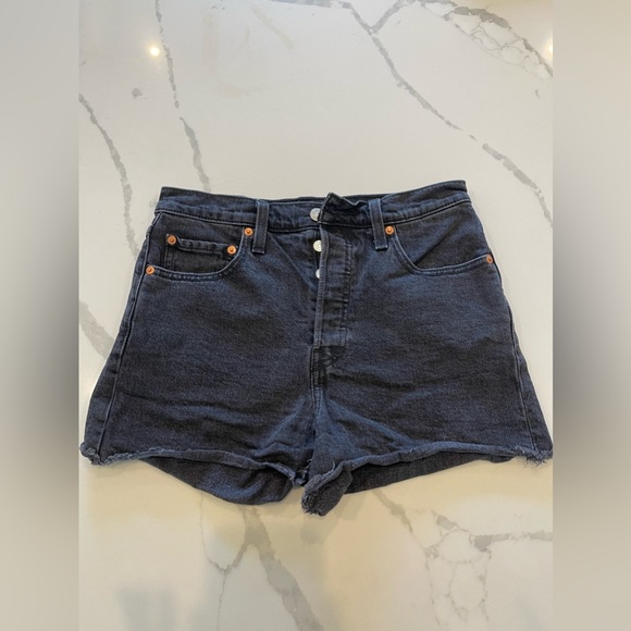 Black Levi’s Denim Short - Picture 4 of 6